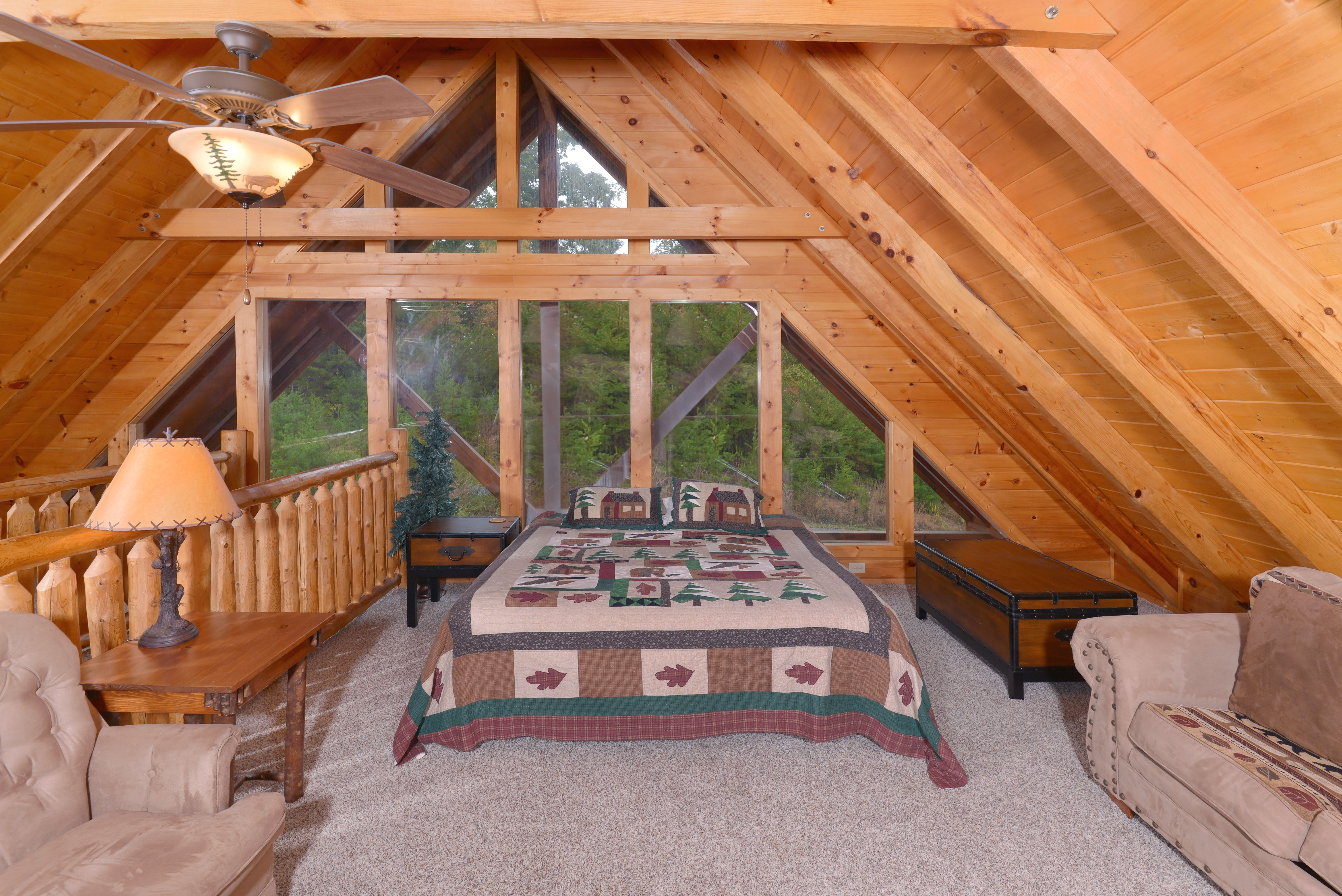 Pigeon Forge Luxury  Loft Area 